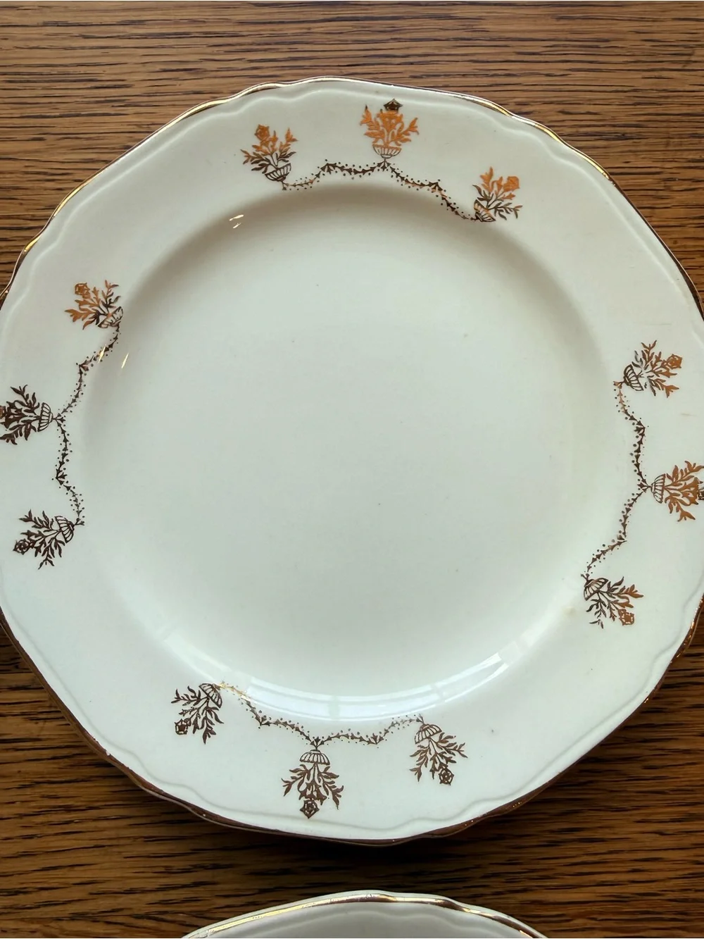 Crown Pottery set of 4. Hanging Light Pattern, gold leaf